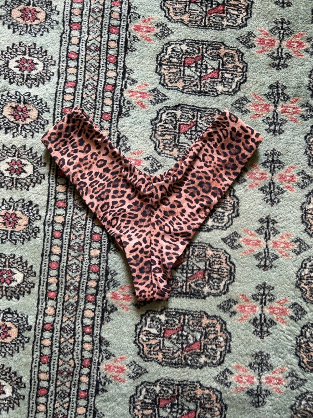 Skatie Mandi Kualoa print XS NWOT